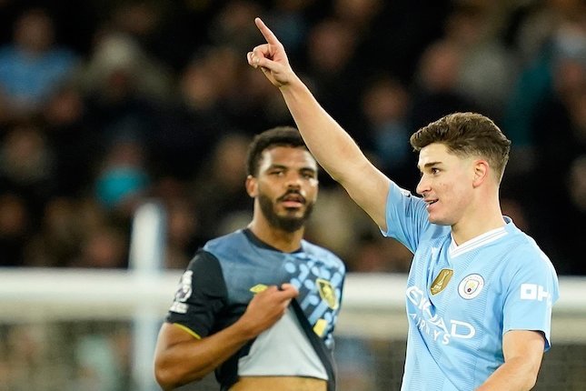 Selebrasi Julian Alvarez dalam laga Premier League antara Manchester City vs Burnley, Kamis (1/2/2024). (c) AP Photo/Dave Thompson